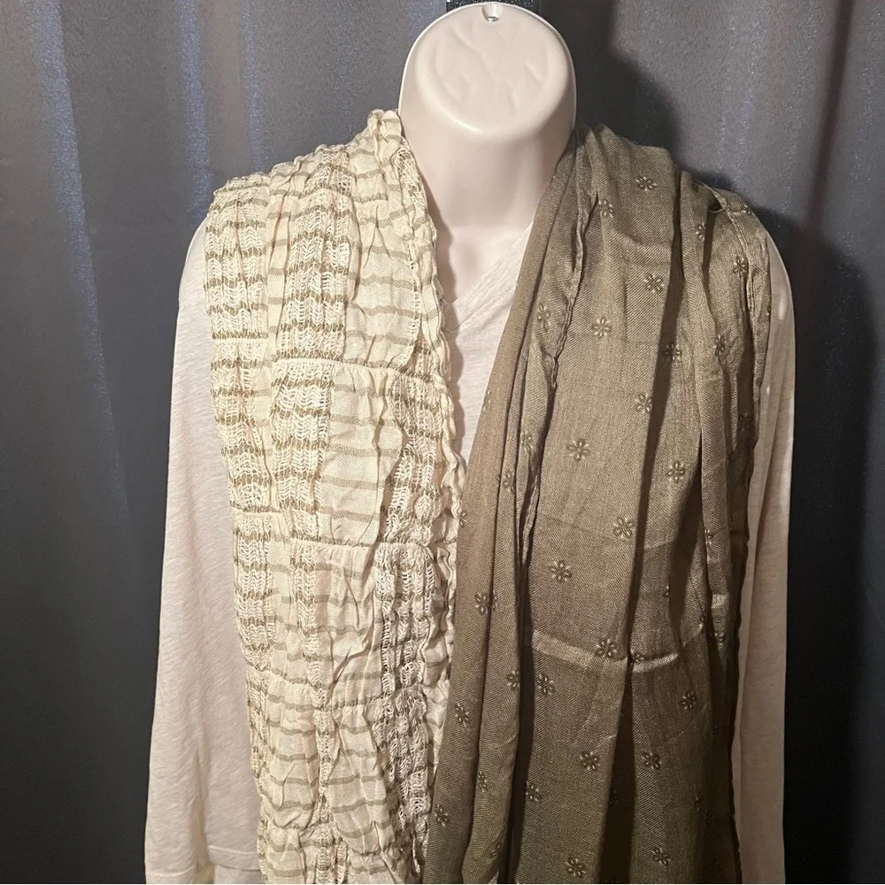 *FREE‎ with bundle! Set Cream Textured Scarf w taupe stripes & olive color.